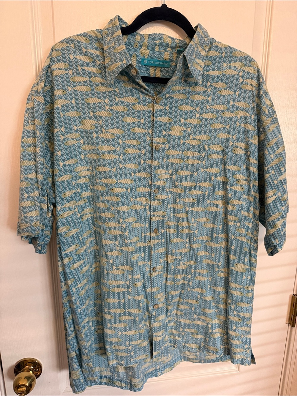 Tori Richard Blue and Cream Wave-Pattern Short-Sleeve Button-Down Shirt